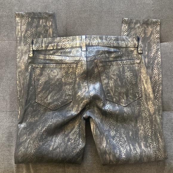 J BRAND 901 Black Golden Snake Print Coated Stretch Denim Leggings Jeans - Picture 8 of 11